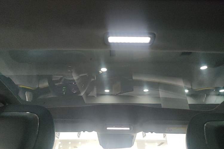 Used Zeekr 007 2025 Long-Range Rear-Wheel-Drive Intelligent Driving Version 100 kWh Headliner