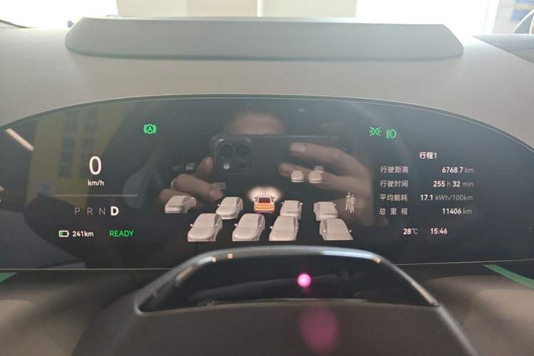 Used Zeekr 007 2025 Long-Range Rear-Wheel-Drive Intelligent Driving Version 100 kWh Instrument Cluster