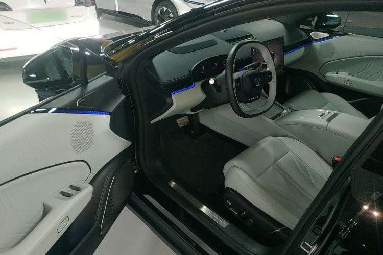 Used Zeekr 007 2025 Long-Range All-Wheel-Drive Intelligent Driving Version 100 kWh Interior 3