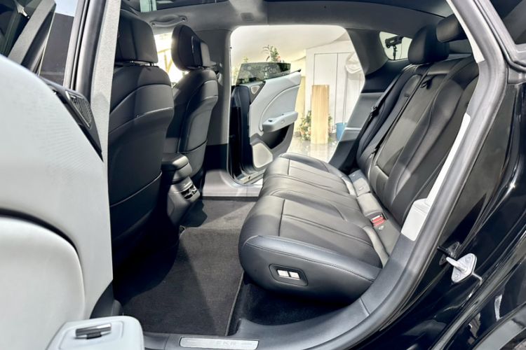 Used Zeekr 007 2025 Long-Range Rear-Wheel-Drive Intelligent Driving Version 100 kWh Interior 5