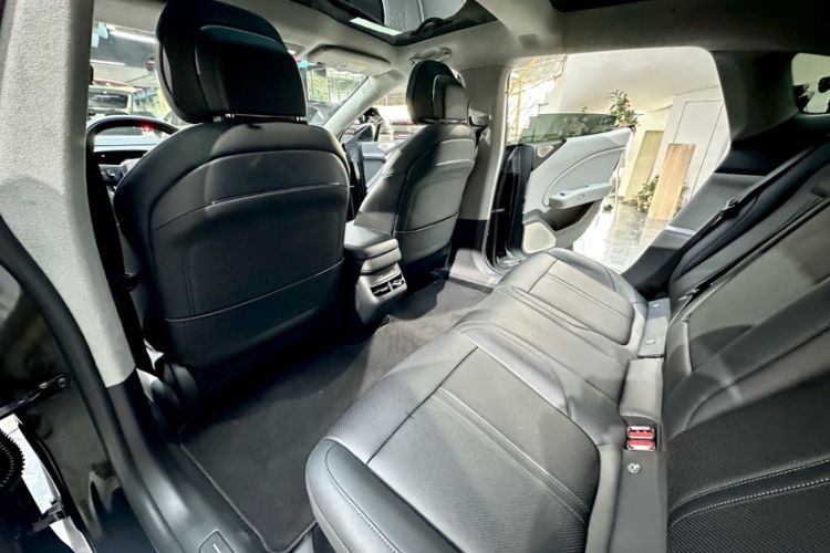Used Zeekr 007 2025 Long-Range Rear-Wheel-Drive Intelligent Driving Version 100 kWh Interior 7