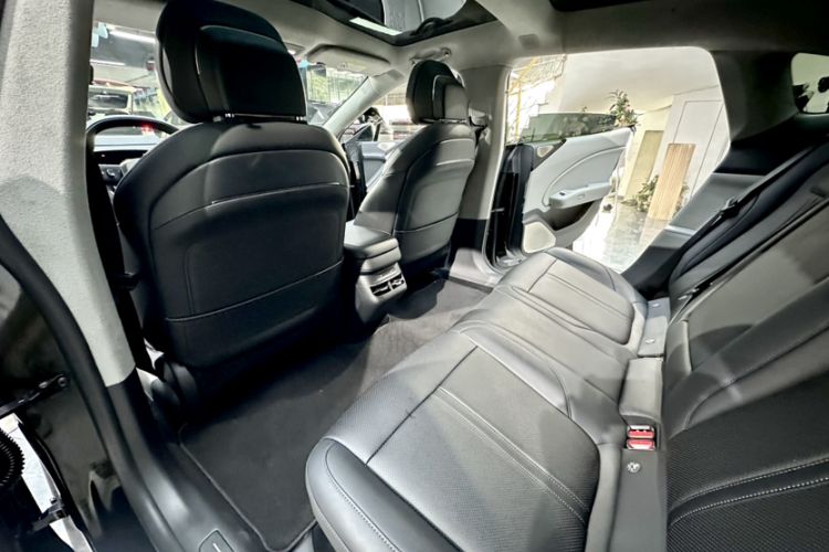 Used Zeekr 007 2025 Long-Range Rear-Wheel-Drive Intelligent Driving Version 100 kWh Interior 9