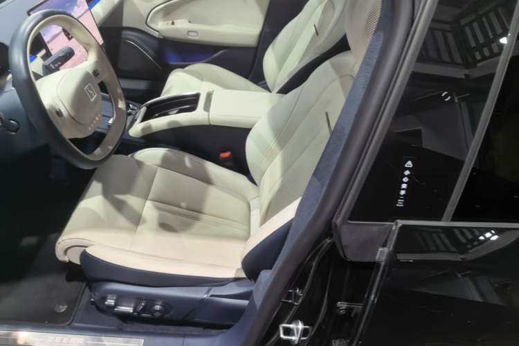 Used Zeekr 007 2025 Long-Range Rear-Wheel-Drive Intelligent Driving Version 100 kWh Left Front Seat
