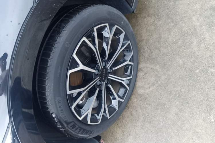Used Zeekr 007 2025 Long-Range Rear-Wheel-Drive Intelligent Driving Version 100 kWh Left Front Wheel Hub