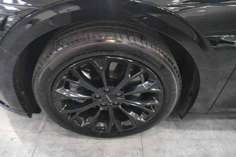 Used Zeekr 007 2025 Long-Range Rear-Wheel-Drive Intelligent Driving Version 100 kWh Left Front Wheel Hub