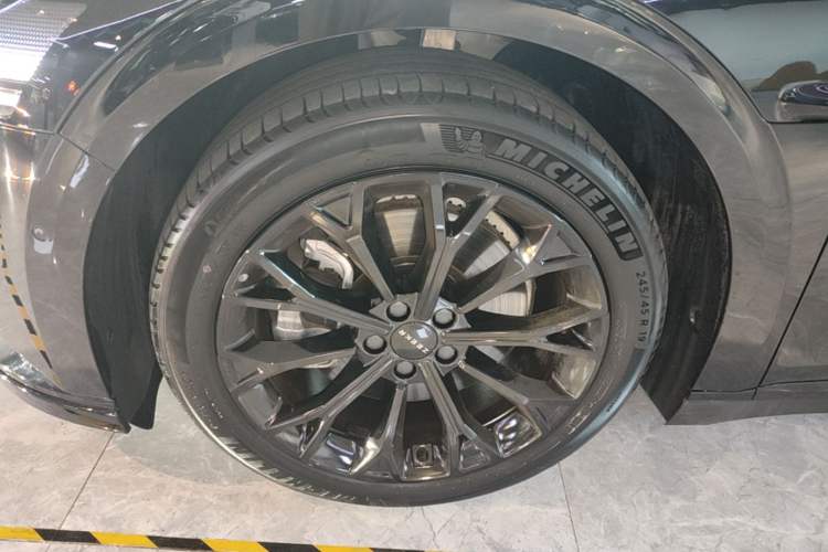 Used Zeekr 007 2025 Long-Range Rear-Wheel-Drive Intelligent Driving Version 100 kWh Left Front Wheel Hub