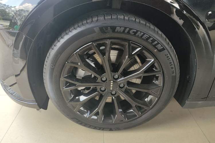 Used Zeekr 007 2025 Long-Range Rear-Wheel-Drive Intelligent Driving Version 100 kWh Left Front Wheel Hub