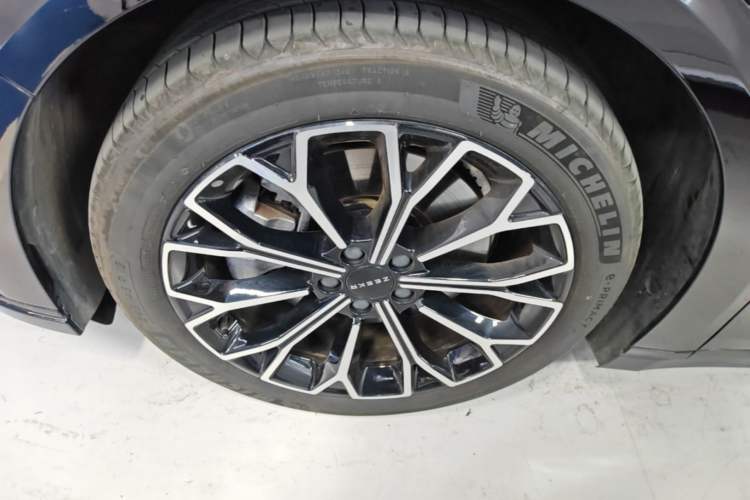 Used Zeekr 007 2025 Long-Range Rear-Wheel-Drive Intelligent Driving Version 100 kWh Left Front Wheel Hub