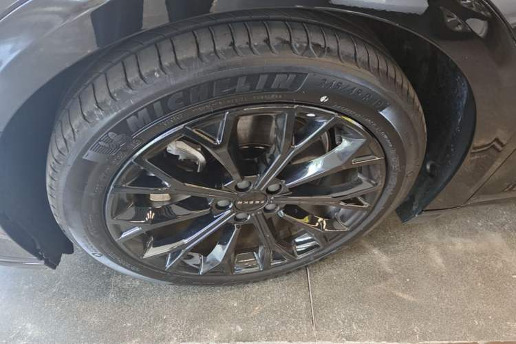 Used Zeekr 007 2025 Long-Range Rear-Wheel-Drive Intelligent Driving Version 100 kWh Left Front Wheel Hub