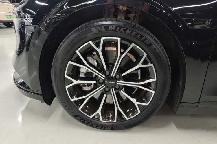 Used Zeekr 007 2025 Rear-Drive Intelligent Driving Version 75 kWh Left Front Wheel Hub