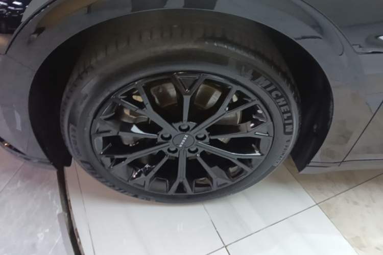 Used Zeekr 007 2025 Long-Range Rear-Wheel-Drive Intelligent Driving Version 100 kWh Left Front Wheel Hub