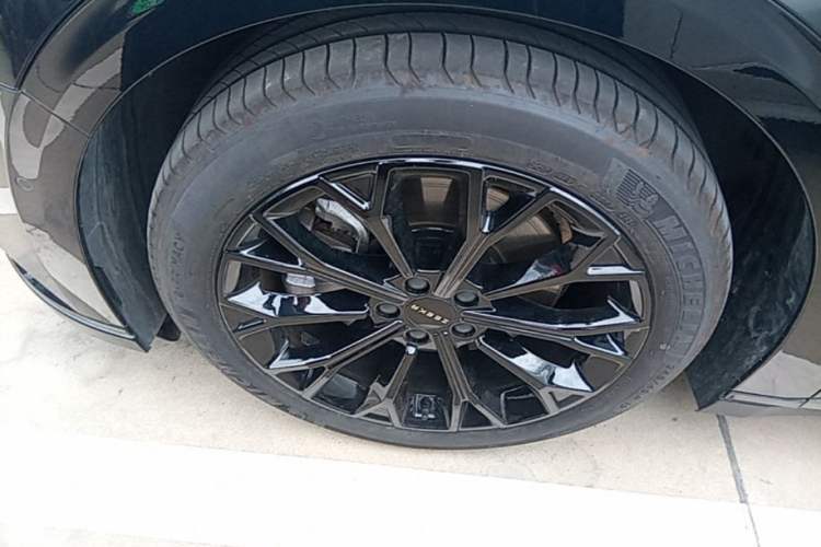 Used Zeekr 007 2025 Long-Range Rear-Wheel-Drive Intelligent Driving Version 100 kWh Left Front Wheel Hub