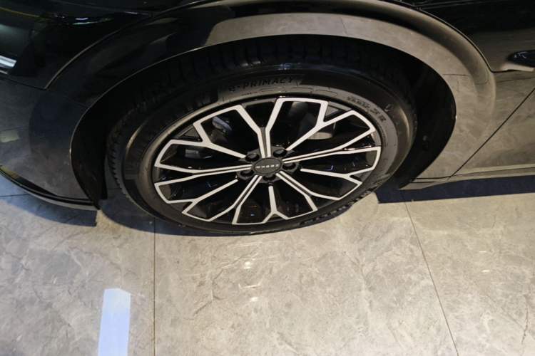 Used Zeekr 007 2025 Long-Range Rear-Wheel-Drive Intelligent Driving Version 100 kWh Left Front Wheel Hub