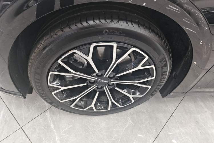 Used Zeekr 007 2025 Rear-Drive Intelligent Driving Version 75 kWh Left Front Wheel Hub