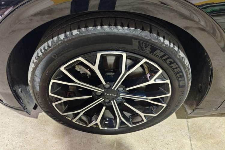 Used Zeekr 007 2025 Long-Range Rear-Wheel-Drive Intelligent Driving Version 100 kWh Left Front Wheel Hub