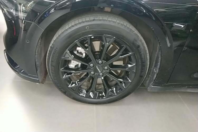 Used Zeekr 007 2025 Four-Wheel Drive Intelligent Driving Version 75 kWh Left Front Wheel Hub