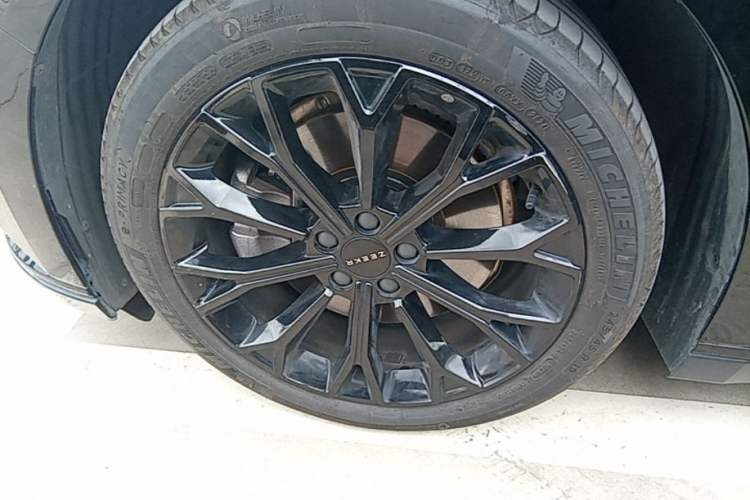 Used Zeekr 007 2025 Long-Range Rear-Wheel-Drive Intelligent Driving Version 100 kWh Left Front Wheel Hub