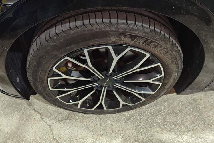 Used Zeekr 007 2025 Long-Range Rear-Wheel-Drive Intelligent Driving Version 100 kWh Left Front Wheel Hub