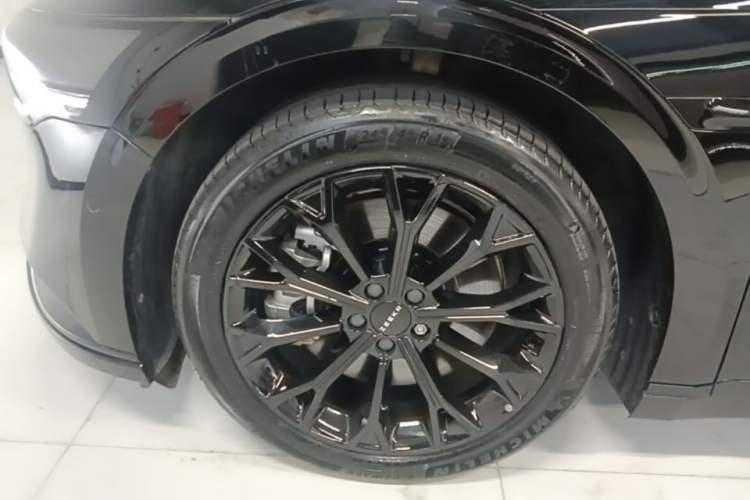 Used Zeekr 007 2025 Four-Wheel Drive Intelligent Driving Version 75 kWh Left Front Wheel Hub