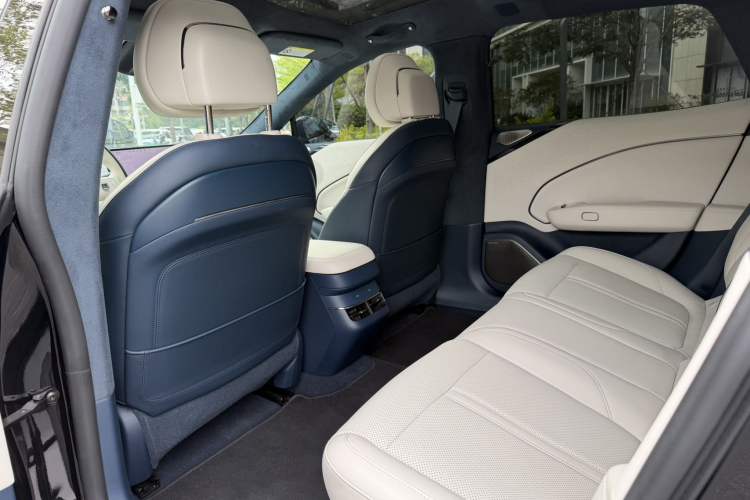 Used Zeekr 007 2025 Long-Range Rear-Wheel-Drive Intelligent Driving Version 100 kWh Left Rear Seat