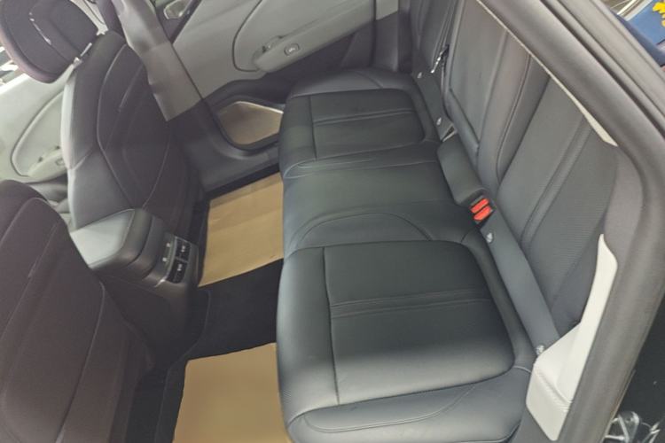 Used Zeekr 007 2025 Long-Range Rear-Wheel-Drive Intelligent Driving Version 100 kWh Left Rear Seat