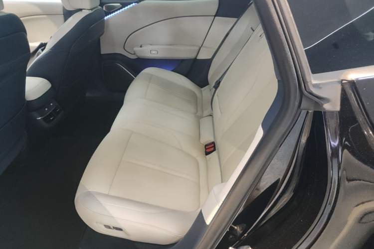 Used Zeekr 007 2025 Long-Range Rear-Wheel-Drive Intelligent Driving Version 100 kWh Left Rear Seat