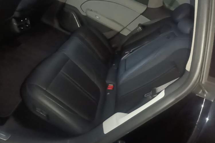 Used Zeekr 007 2025 Long-Range Rear-Wheel-Drive Intelligent Driving Version 100 kWh Left Rear Seat