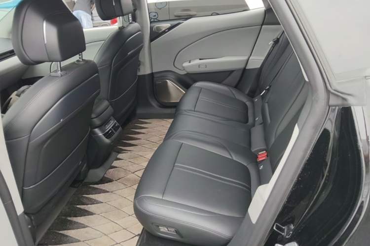 Used Zeekr 007 2025 Rear-Drive Intelligent Driving Version 75 kWh Left Rear Seat