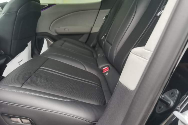 Used Zeekr 007 2025 Long-Range Rear-Wheel-Drive Intelligent Driving Version 100 kWh Left Rear Seat