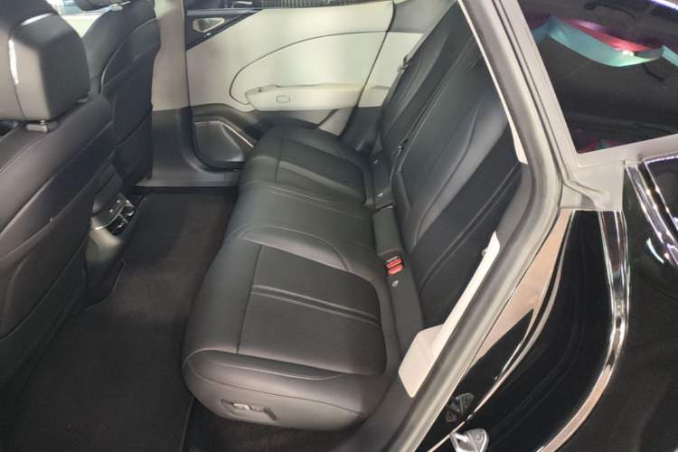 Used Zeekr 007 2025 Long-Range Rear-Wheel-Drive Intelligent Driving Version 100 kWh Left Rear Seat