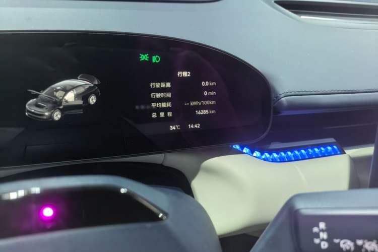 Used Zeekr 007 2025 Long-Range Rear-Wheel-Drive Intelligent Driving Version 100 kWh Odometer Close Up