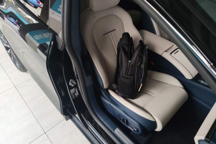 Used Zeekr 007 2025 Rear-Drive Intelligent Driving Version 75 kWh Right Front Seat