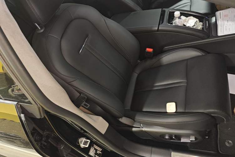 Used Zeekr 007 2025 Long-Range Rear-Wheel-Drive Intelligent Driving Version 100 kWh Right Front Seat