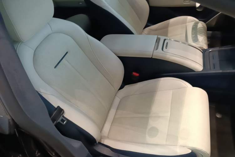 Used Zeekr 007 2025 Long-Range Rear-Wheel-Drive Intelligent Driving Version 100 kWh Right Front Seat