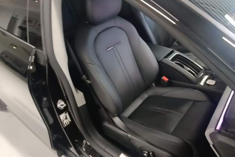 Used Zeekr 007 2025 Four-Wheel Drive Intelligent Driving Version 75 kWh Right Front Seat