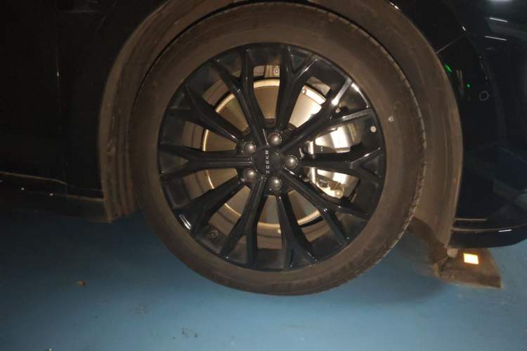 Used Zeekr 007 2025 Rear-Drive Intelligent Driving Version 75 kWh Right Front Wheel Hub