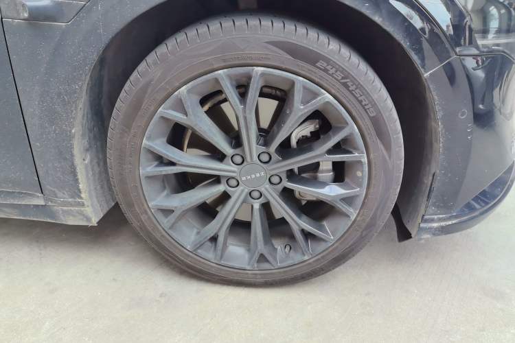 Used Zeekr 007 2025 Rear-Drive Intelligent Driving Version 75 kWh Right Front Wheel Hub