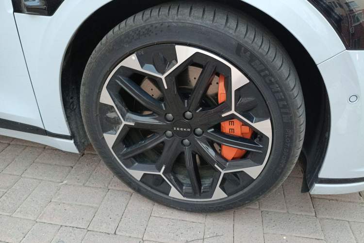 Used Zeekr 007 2025 Long-Range All-Wheel-Drive Intelligent Driving Version 100 kWh Right Front Wheel Hub
