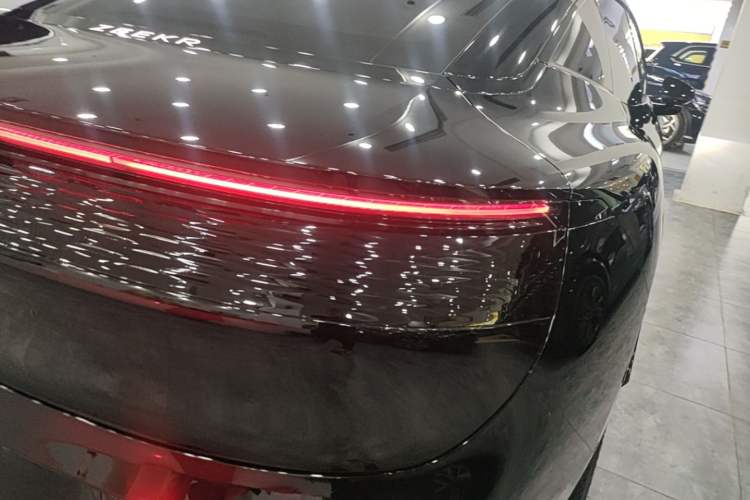 Used Zeekr 007 2025 Long-Range Rear-Wheel-Drive Intelligent Driving Version 100 kWh Right Rear Taillight
