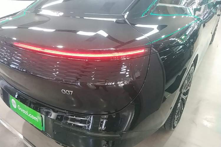 Used Zeekr 007 2025 Long-Range Rear-Wheel-Drive Intelligent Driving Version 100 kWh Right Rear Taillight