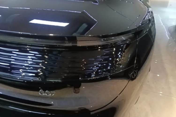Used Zeekr 007 2025 Long-Range Rear-Wheel-Drive Intelligent Driving Version 100 kWh Right Rear Taillight