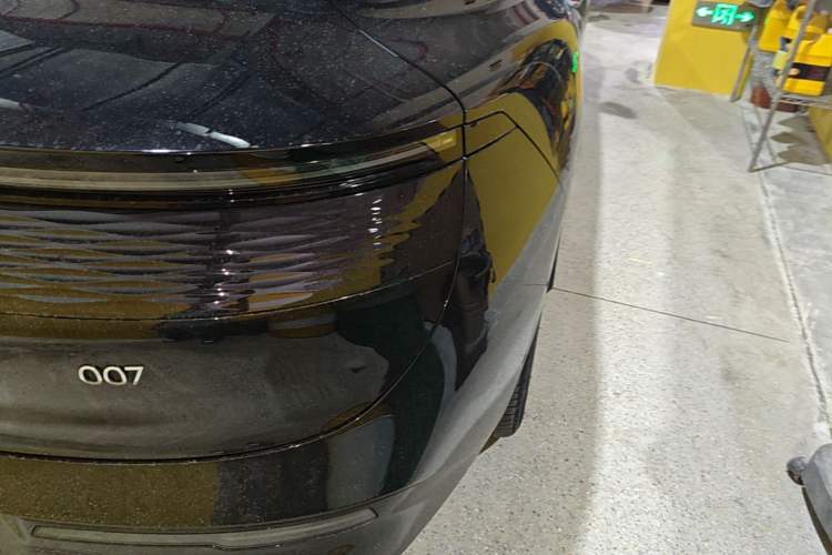 Used Zeekr 007 2025 Long-Range Rear-Wheel-Drive Intelligent Driving Version 100 kWh Right Rear Taillight