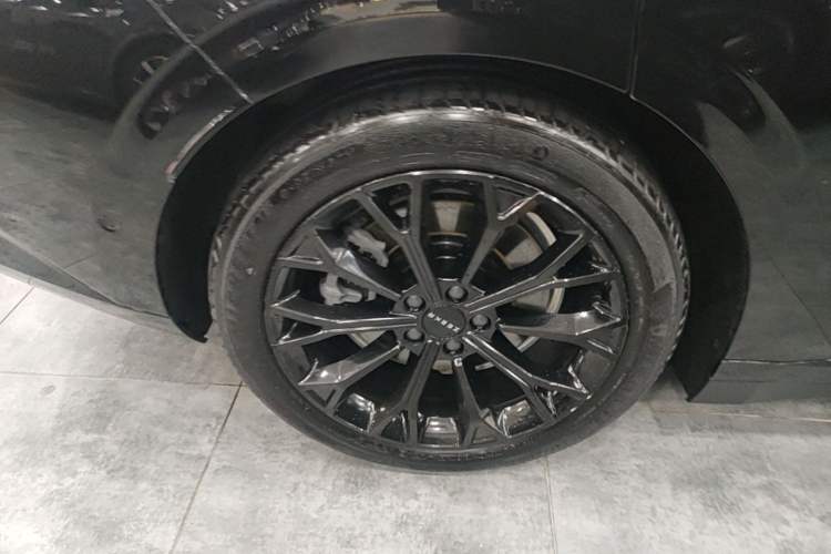 Used Zeekr 007 2025 Long-Range Rear-Wheel-Drive Intelligent Driving Version 100 kWh Right Rear Wheel Hub
