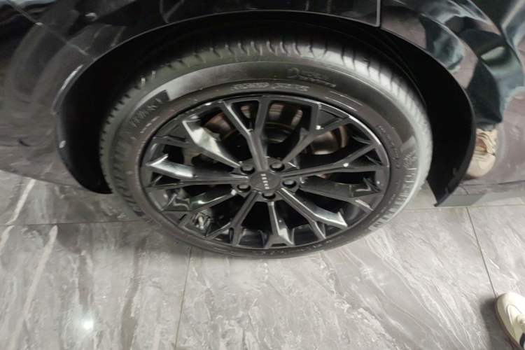Used Zeekr 007 2025 Rear-Drive Intelligent Driving Version 75 kWh Right Rear Wheel Hub