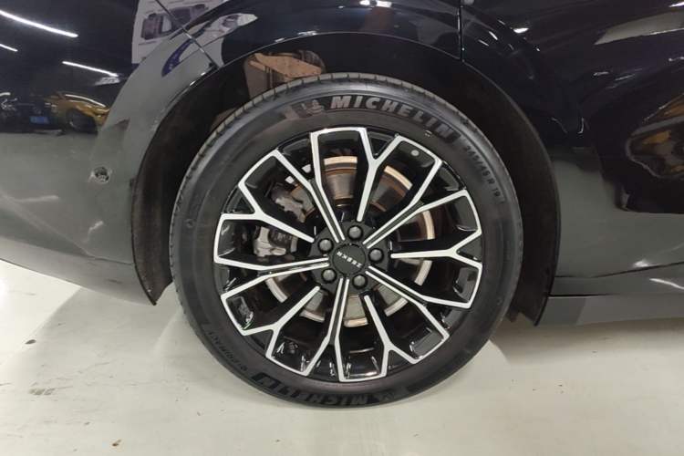 Used Zeekr 007 2025 Rear-Drive Intelligent Driving Version 75 kWh Right Rear Wheel Hub