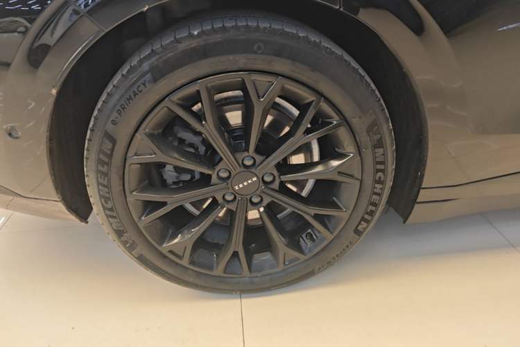 Used Zeekr 007 2025 Rear-Drive Intelligent Driving Version 75 kWh Right Rear Wheel Hub