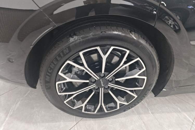 Used Zeekr 007 2025 Rear-Drive Intelligent Driving Version 75 kWh Right Rear Wheel Hub