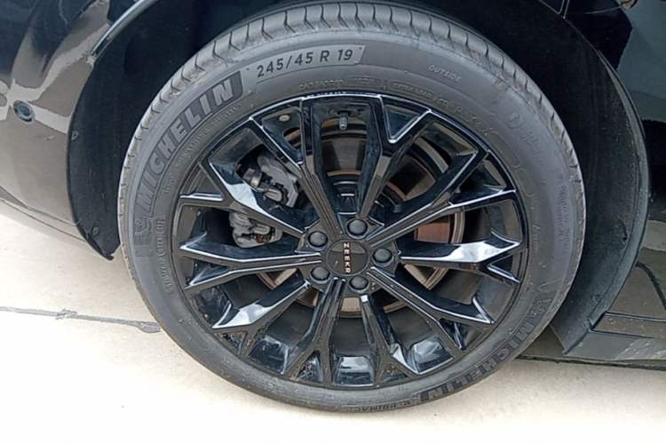 Used Zeekr 007 2025 Long-Range Rear-Wheel-Drive Intelligent Driving Version 100 kWh Right Rear Wheel Hub