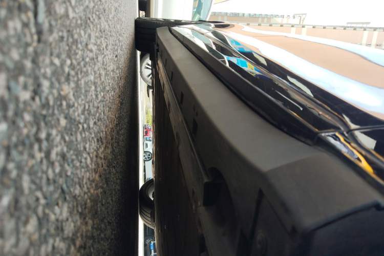 Used Zeekr 007 2025 Long-Range Rear-Wheel-Drive Intelligent Driving Version 100 kWh Right Side Sill