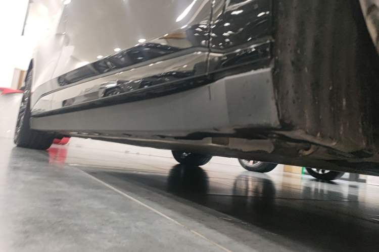 Used Zeekr 007 2025 Long-Range Rear-Wheel-Drive Intelligent Driving Version 100 kWh Right Side Sill